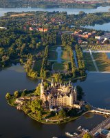 Schwerin_Castle_Aerial_View_Island_Luftbild_Schweriner_Schloss_Insel_See.jpg