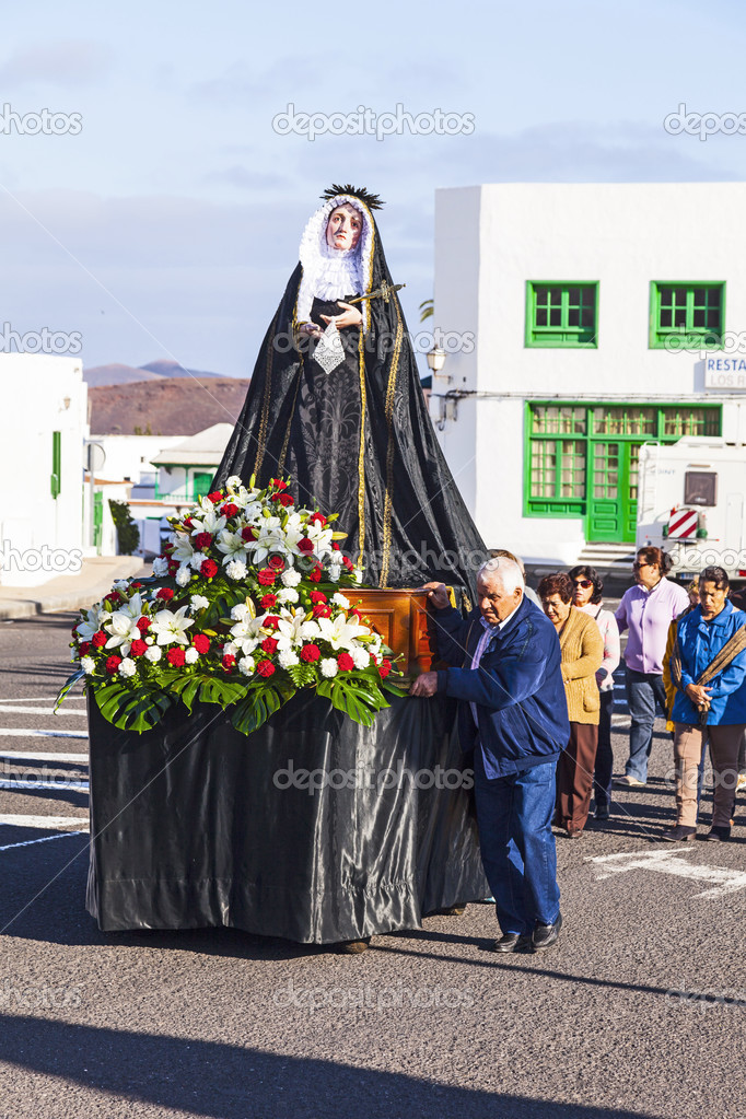 depositphotos_23815259-stock-photo-easter-procession-with-holy-mary.jpg