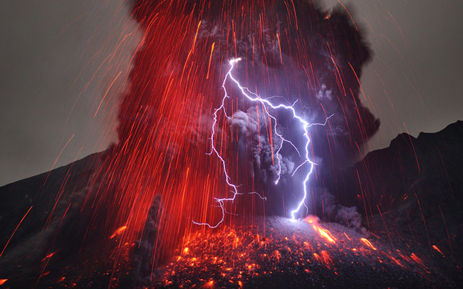 volcanic-lightning-martin-rietze-1.jpg