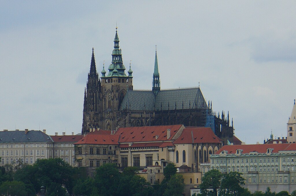 1024px-Prague_castle%2C_Czech_Republic.JPG
