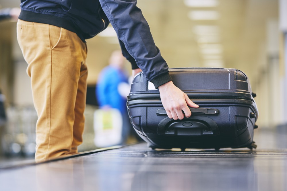 suitcase-on-baggage-claim-PYWX6BL.jpg