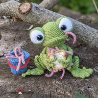 Amigurumi-Worm-Sandwich-Crochet-Frog-Pattern-1.jpg