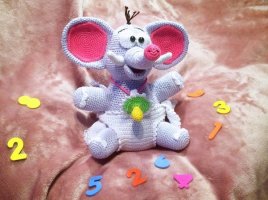 baby-elephant-crochet-pattern-from-diana-s-kleiner-haekelshop-601x450.jpg