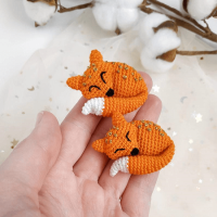 sleeping-fox-brooch-crochet-pattern.png