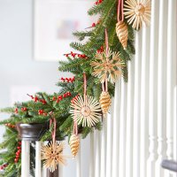 1211-evergreen-garland-with-berry-branches-and-ornaments-lgn.jpg