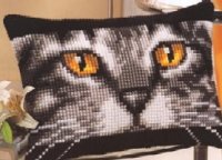 Vervaco 1210-1001 Cat Rectangular Cushion Front.jpg