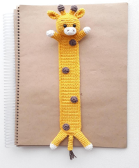 Paradise amigurumi - Crochet Giraffe Bookmark.png