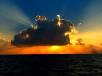 800px-Cloud_in_the_sunlight_www_kepfeltoltes_hu_.jpg