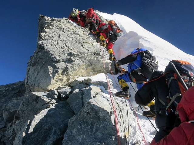 0531-everest-ap.jpg