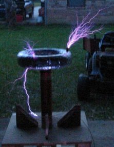 Operating_tesla_coil.jpg