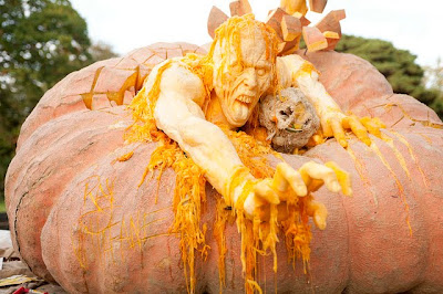 Worlds-Largest-Pumpkin-Carving-by-Ray-Villafane-03.jpg