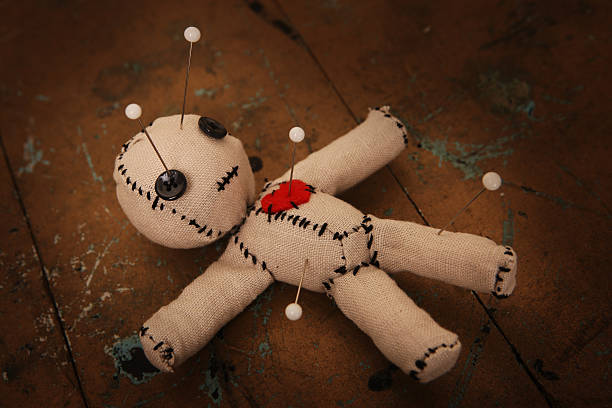 voodoo-doll-with-pins-picture-id493704559