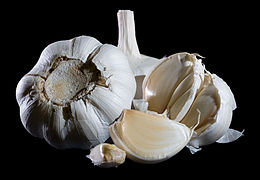 260px-Garlic_Bulbs_2.jpg